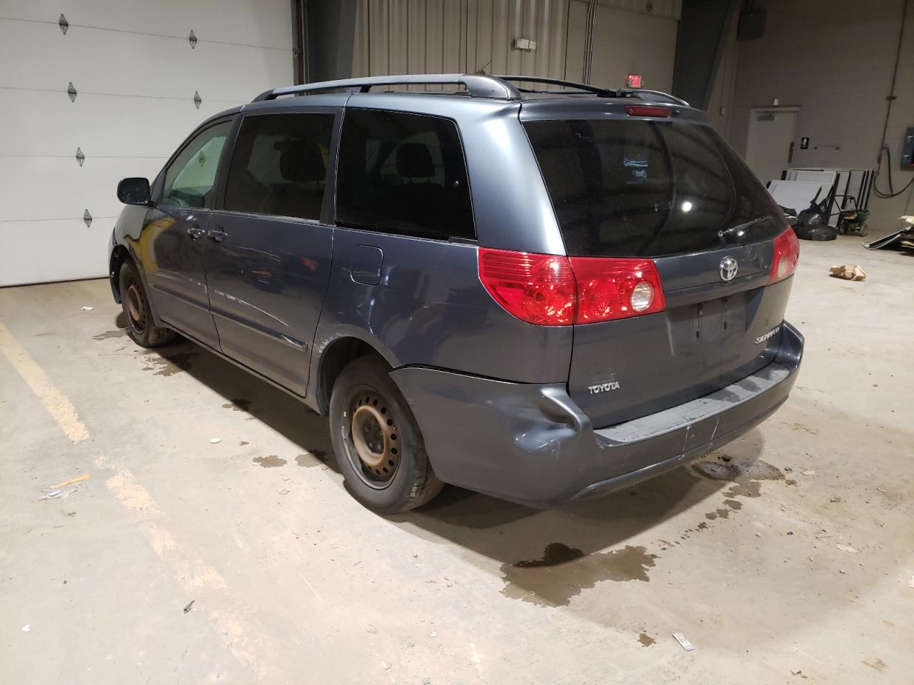 Photo 3 from auction – 2010 TOYOTA SIENNA CE with VIN 5TDKK4CC0AS295924