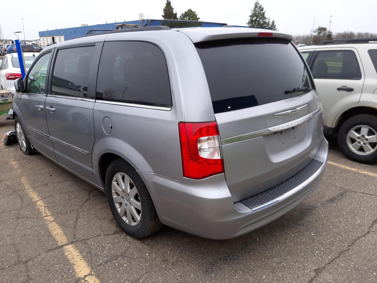 Photo 3 from auction – 2014 CHRYSLER TOWN & COU with VIN 2C4RC1BG0ER233713