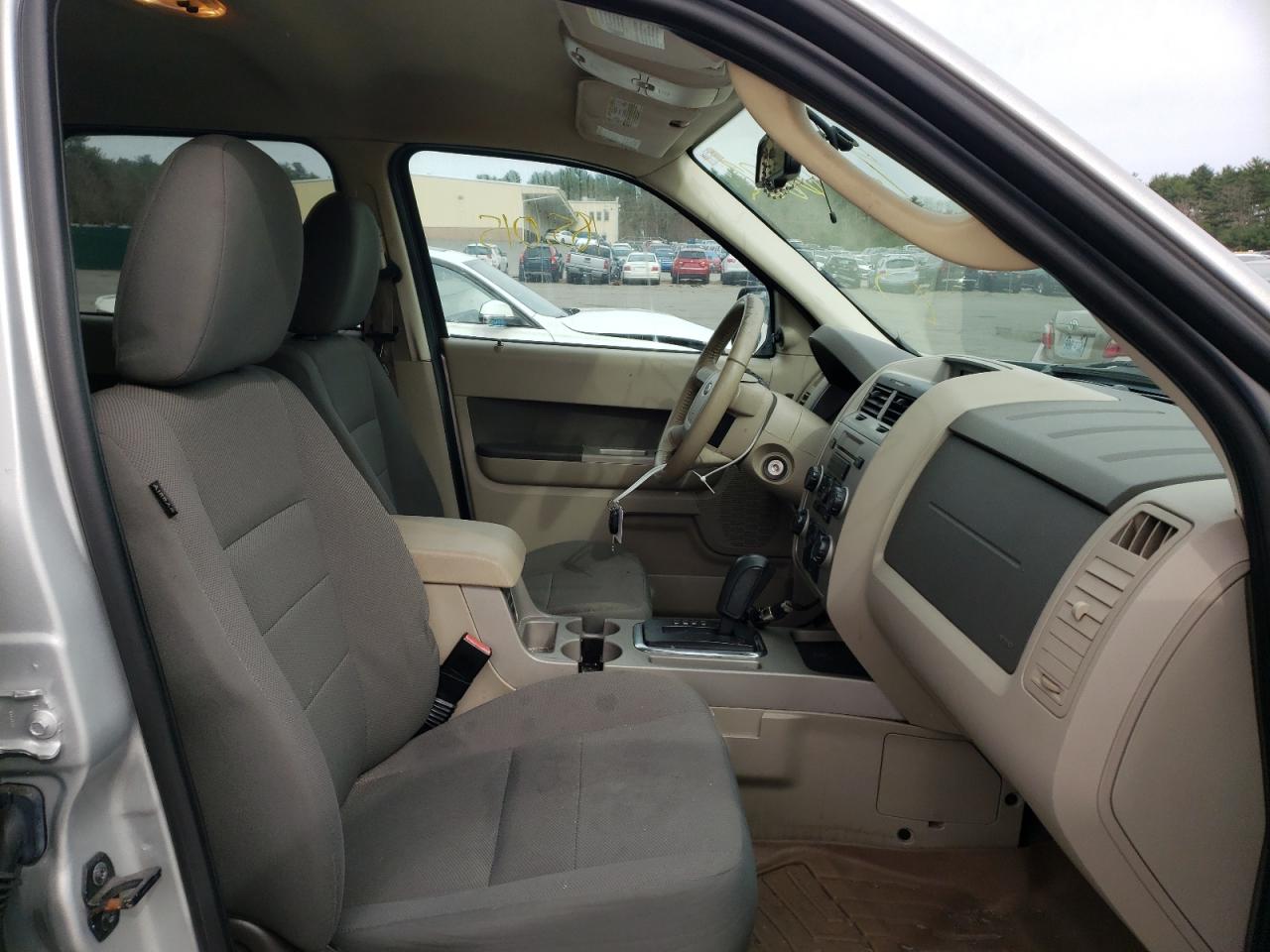 Photo 5 from auction – 2009 FORD ESCAPE XLT with VIN 1FMCU93G39KC56743