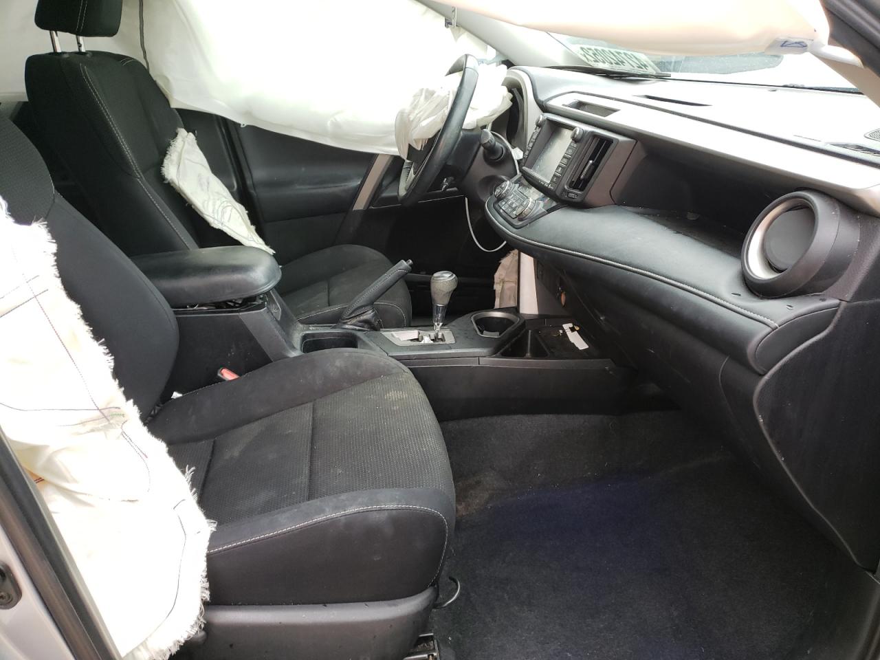 Photo 5 from auction – 2016 TOYOTA RAV4 XLE with VIN 2T3RFREV0GW476446