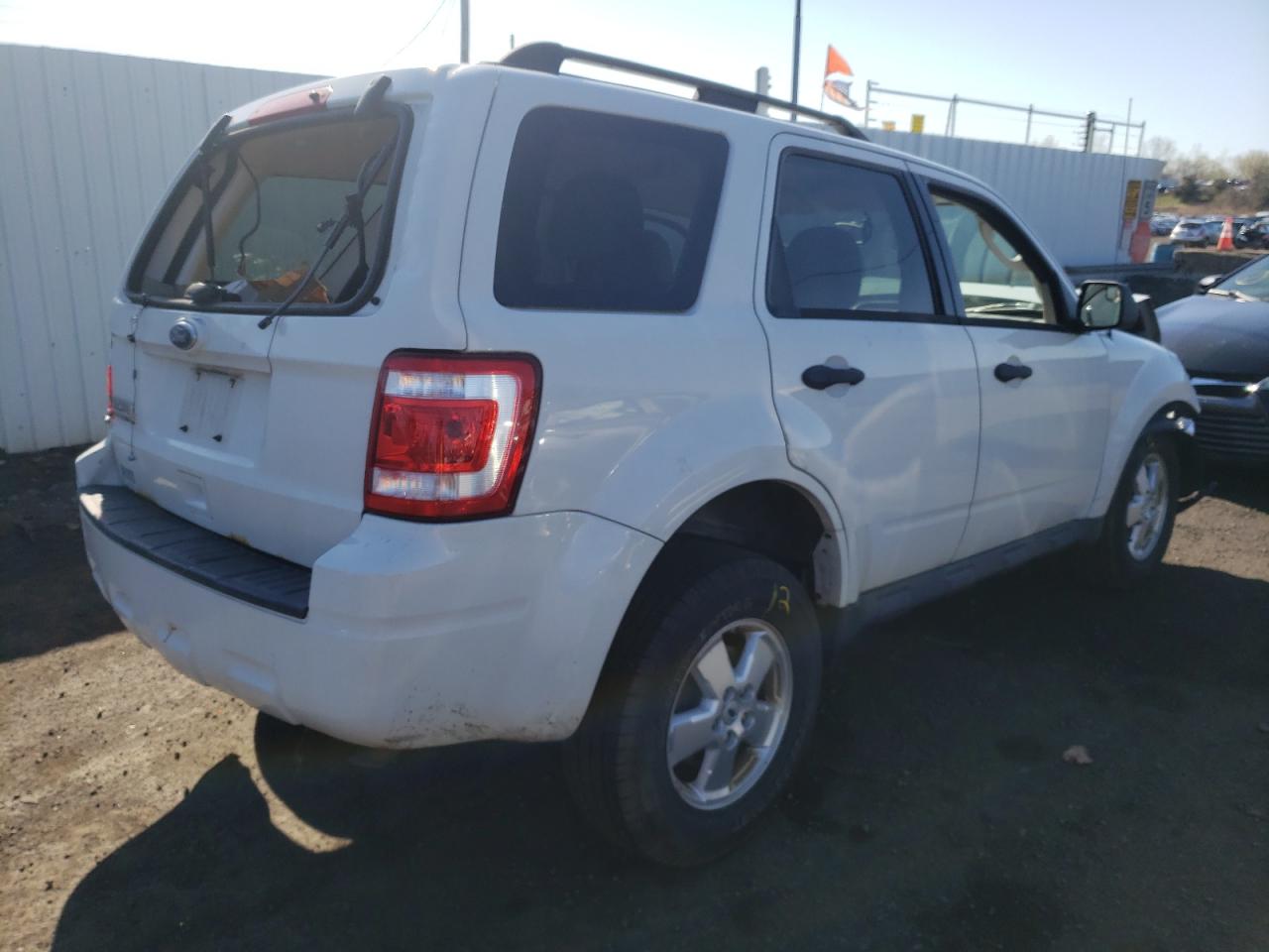 Photo 4 from auction – 2011 FORD ESCAPE XLT with VIN 1FMCU9D77BKB81940