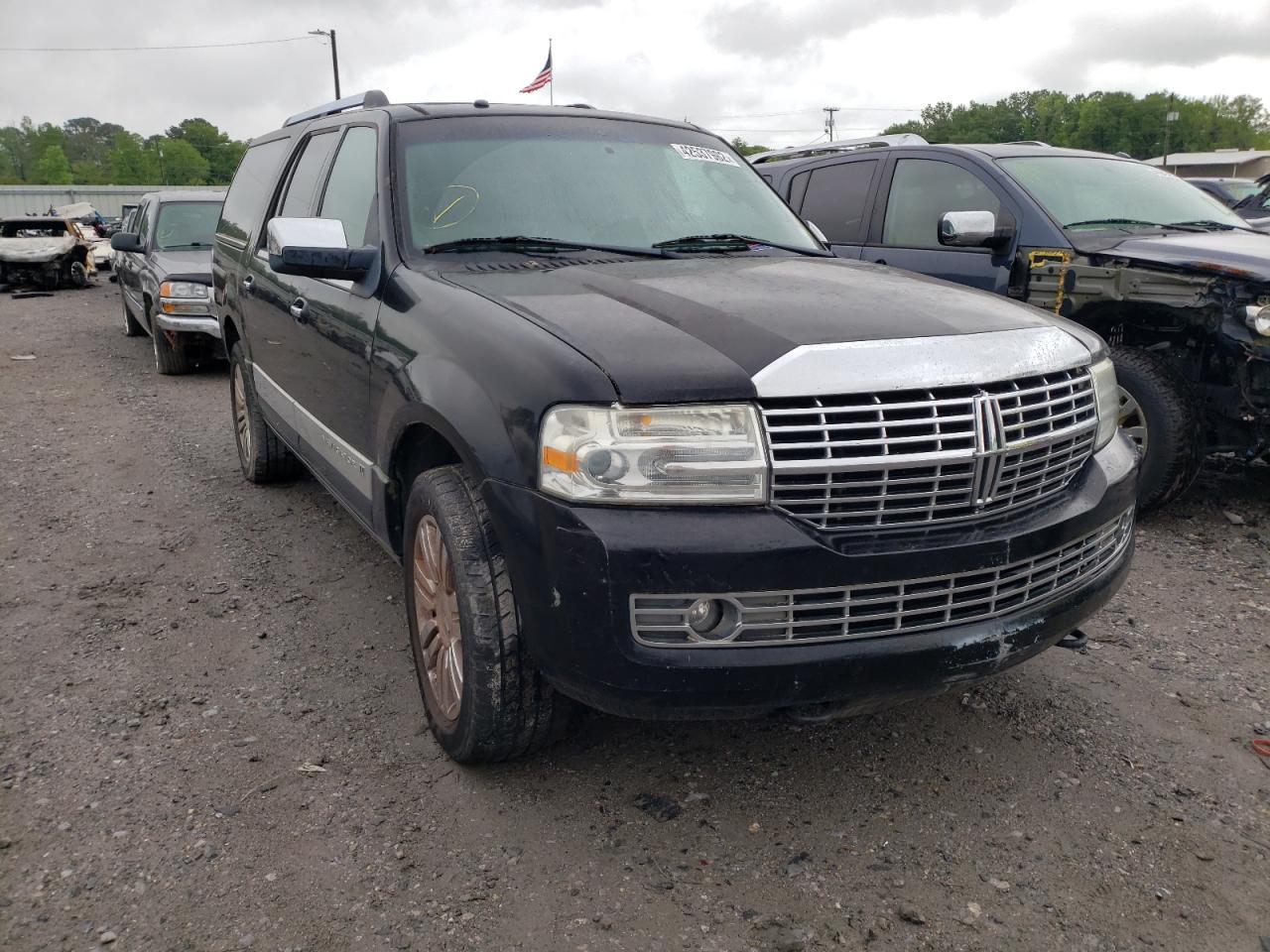 LINCOLN NAVIGATOR 2007 with VIN 5LMFL28557LJ12081 - Photo from auction
