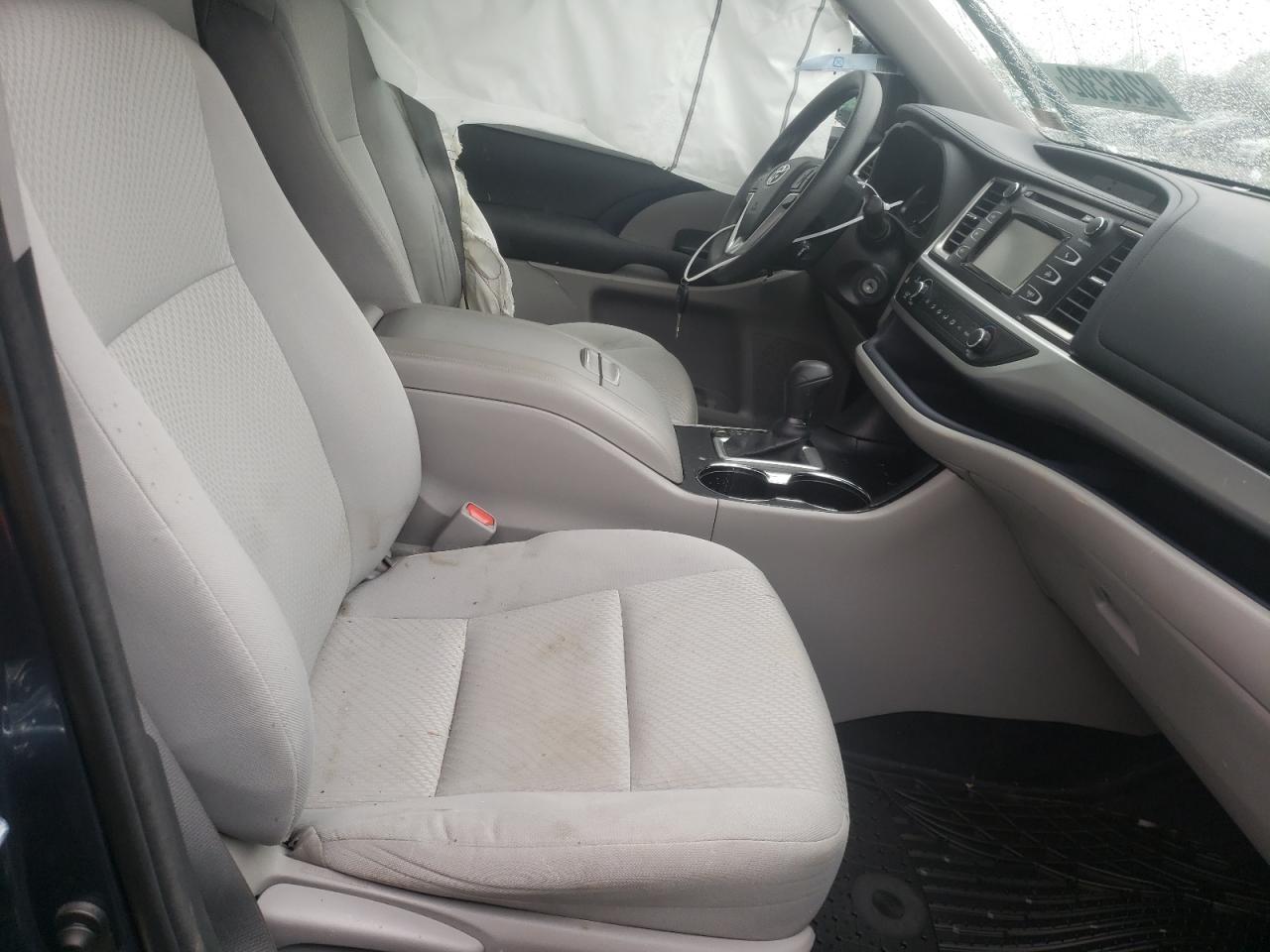 Foto 5 de la subasta – 2015 TOYOTA HIGHLANDER con VIN 5TDBKRFHXFS172563
