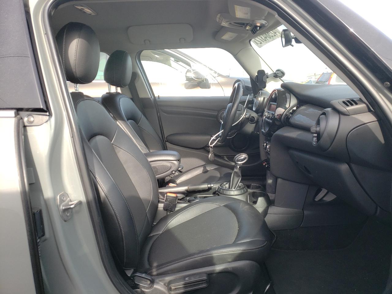 Photo 5 from auction – 2015 MINI COOPER with VIN WMWXS5C50FT828647