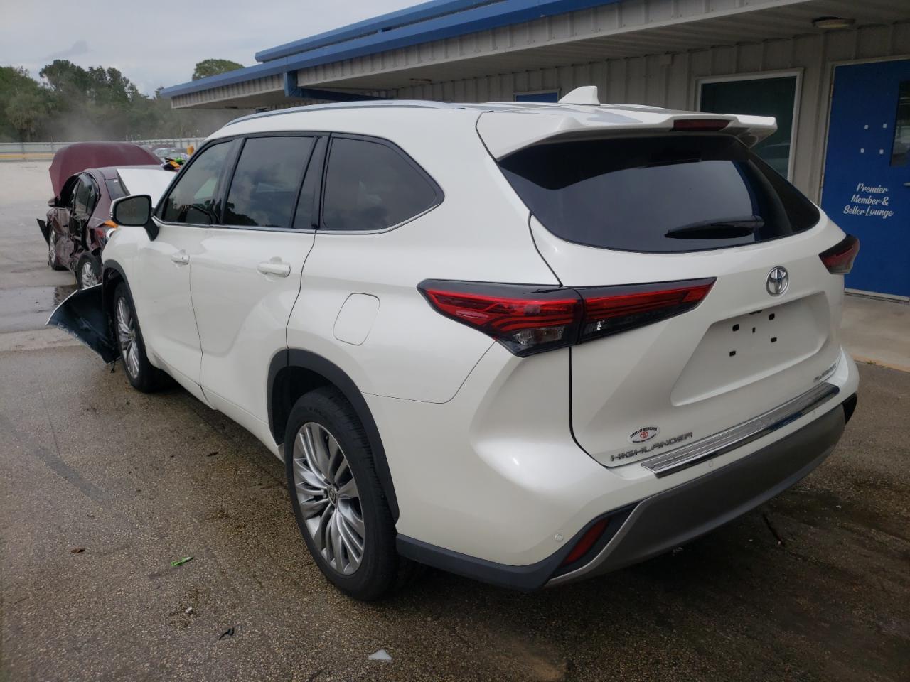 Photo 3 from auction – 2021 TOYOTA HIGHLANDER with VIN 5TDFZRAH4MS072721