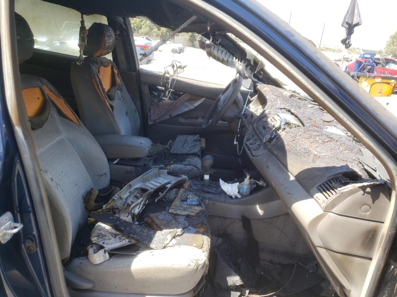 Photo 5 from auction – 2004 TOYOTA CAMRY LE with VIN 4T1BE32K14U379322