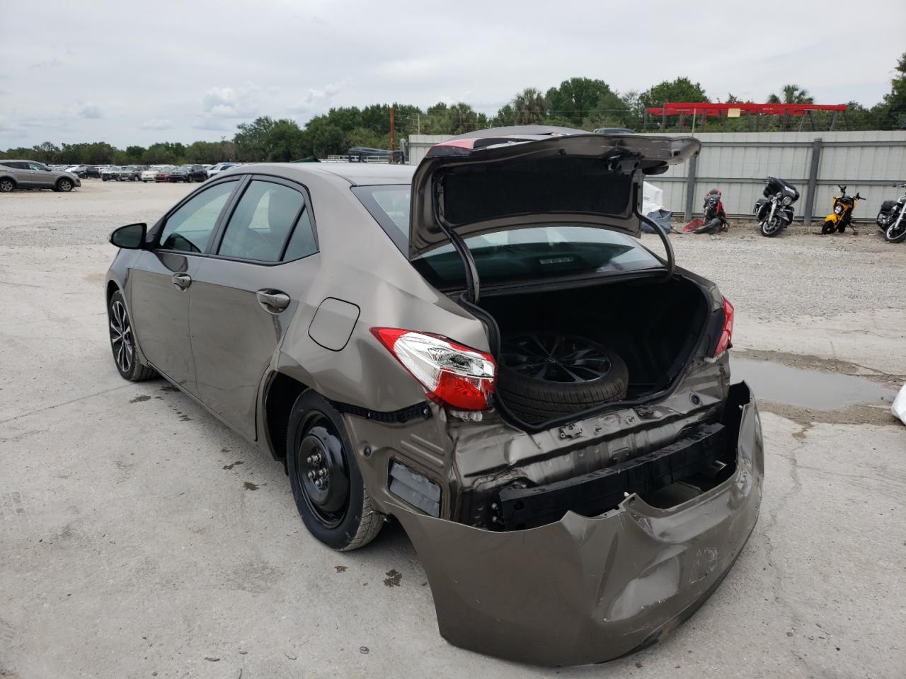Photo 3 from auction – 2017 TOYOTA COROLLA L with VIN 5YFBURHEXHP601628