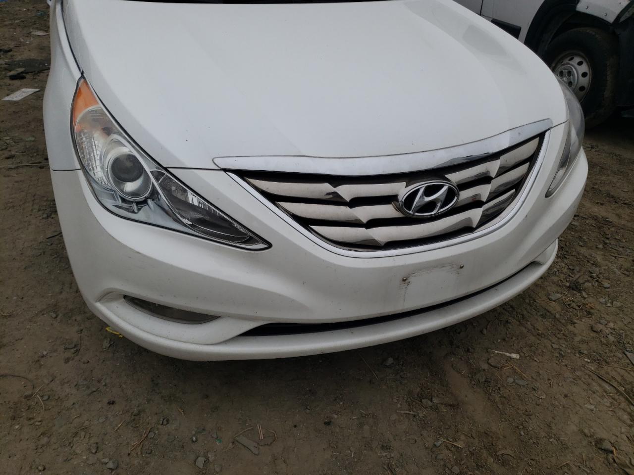 Photo 9 from auction – 2013 HYUNDAI SONATA SE with VIN 5NPEC4AC0DH631580