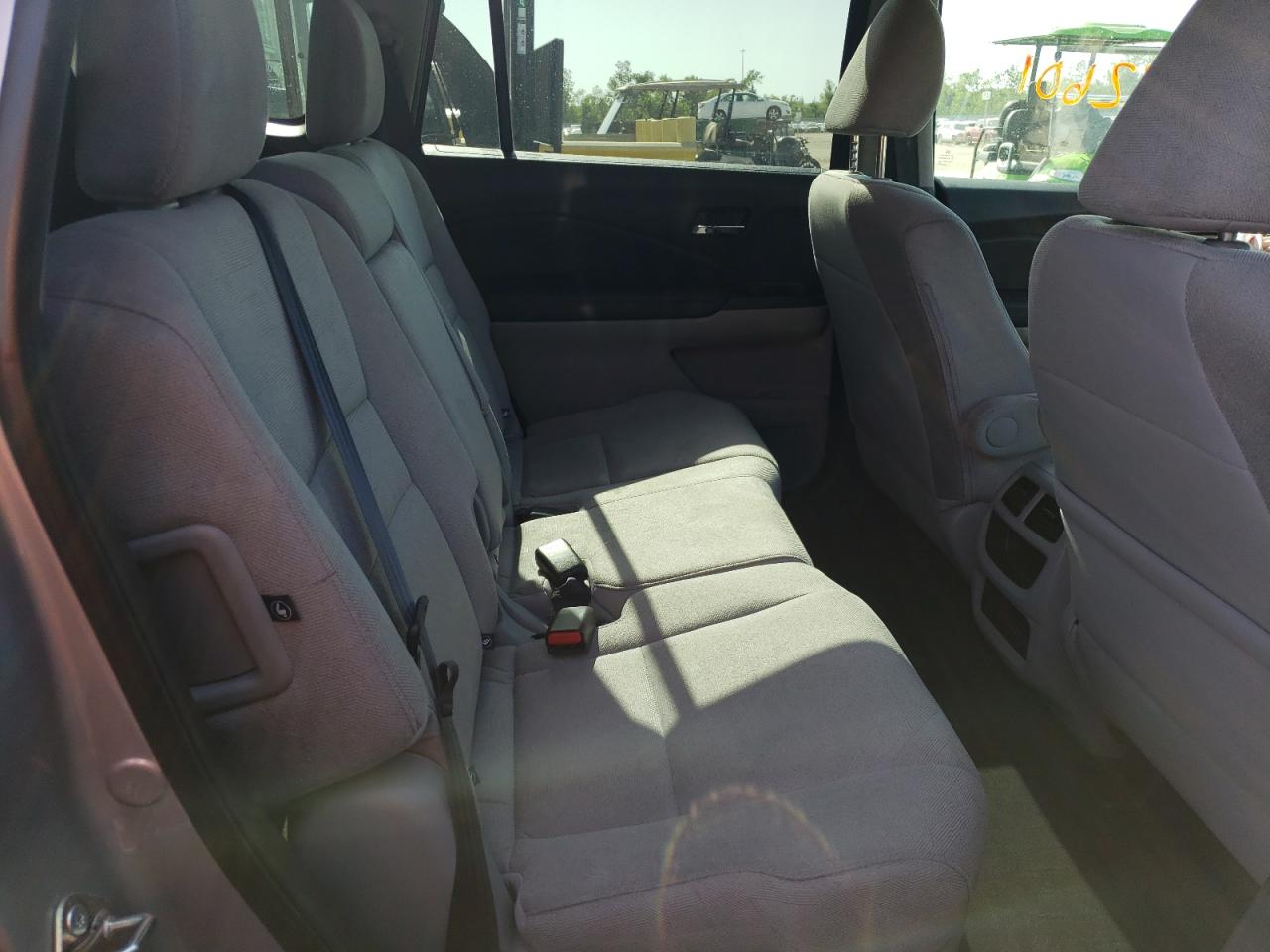 Photo 6 from auction – 2019 HONDA PILOT LX with VIN 5FNYF5H17KB015613