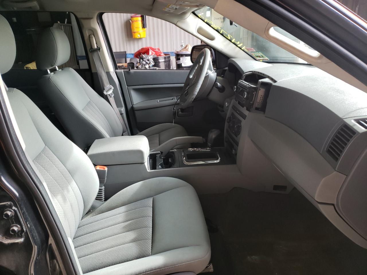 Photo 5 from auction – 2006 JEEP GRAND CHER with VIN 1J4GR48K76C152604