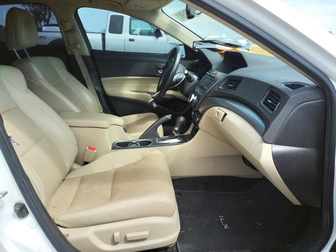 Photo 5 from auction – 2016 ACURA ILX PREMIU with VIN 19UDE2F71GA020802