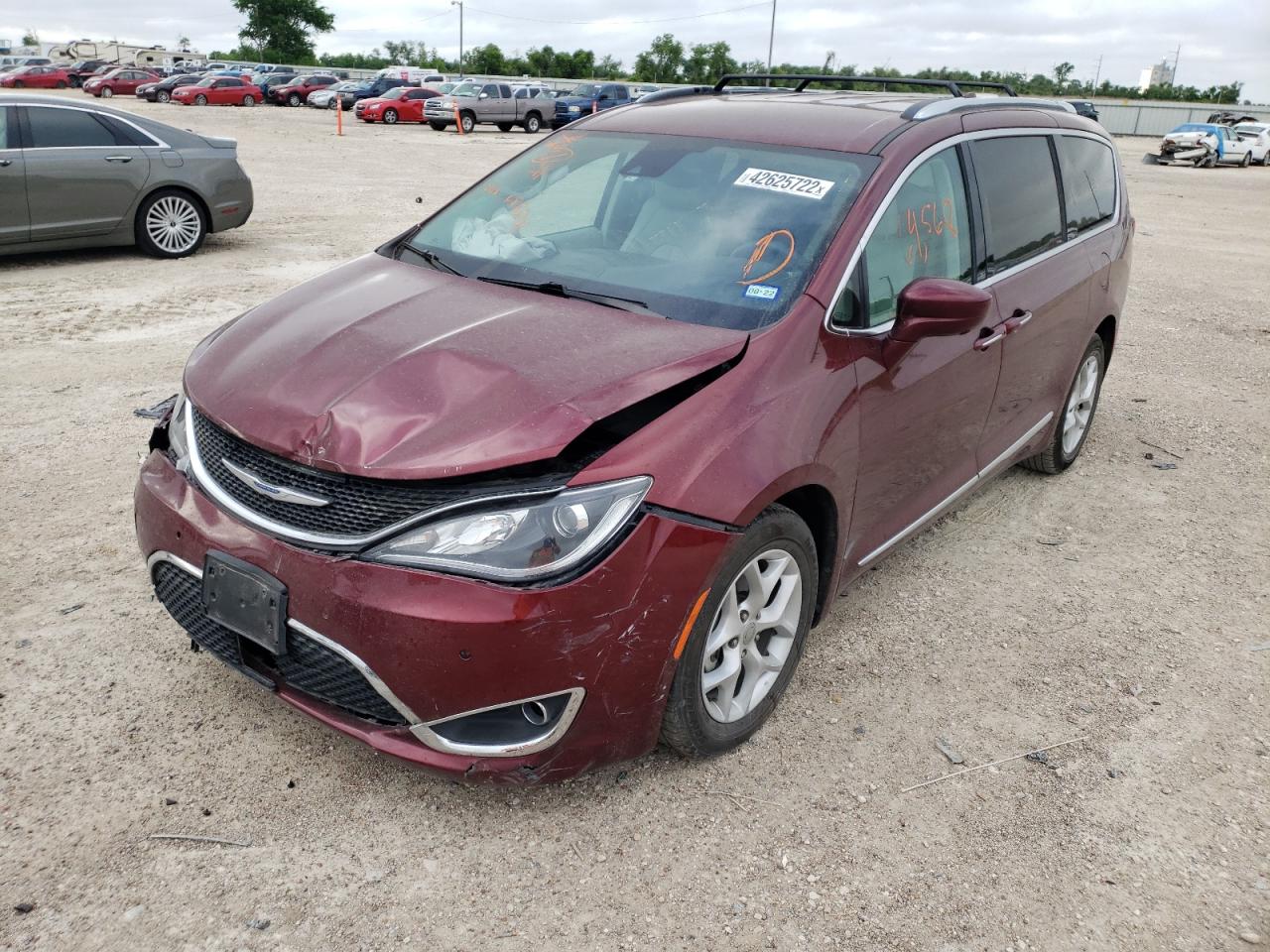 Photo 2 from auction – 2017 CHRYSLER PACIFICA T with VIN 2C4RC1EG8HR688891