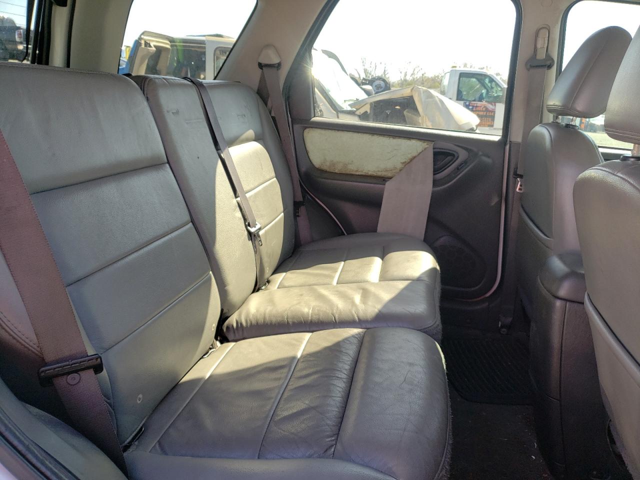 Photo 6 from auction – 2005 FORD ESCAPE XLT with VIN 1FMYU03145DA20095