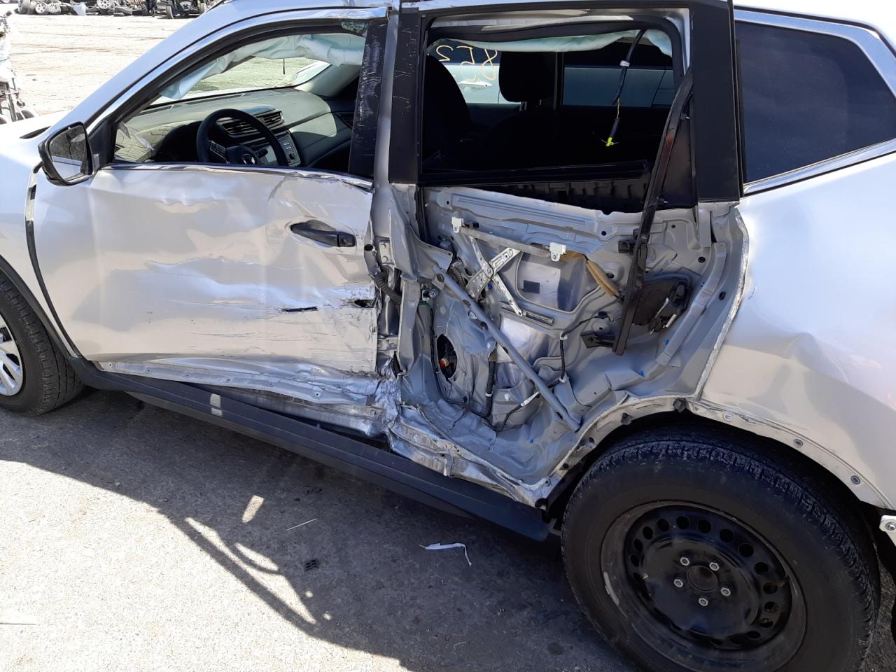 Photo 10 from auction – 2017 NISSAN ROGUE S with VIN KNMAT2MT7HP569703