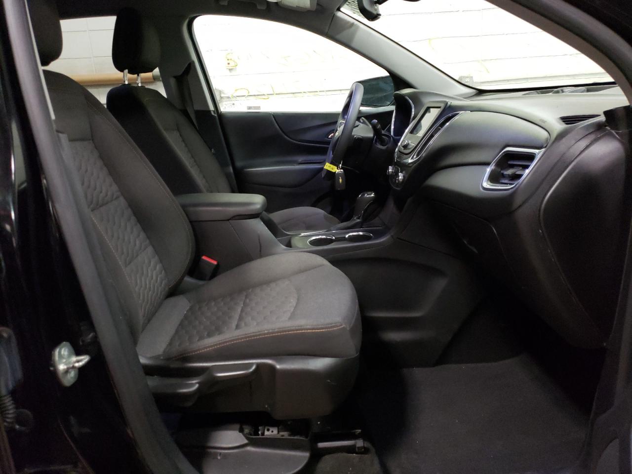 Photo 5 from auction – 2019 CHEVROLET EQUINOX LT with VIN 2GNAXUEV6K6135061