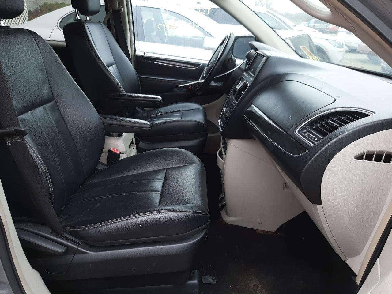 Photo 5 from auction – 2014 CHRYSLER TOWN & COU with VIN 2C4RC1BG0ER233713