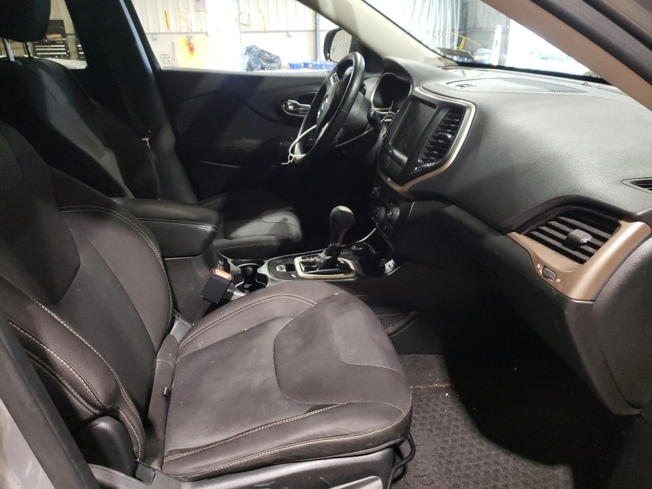 Photo 5 from auction – 2015 JEEP CHEROKEE L with VIN 1C4PJMCB0FW504618