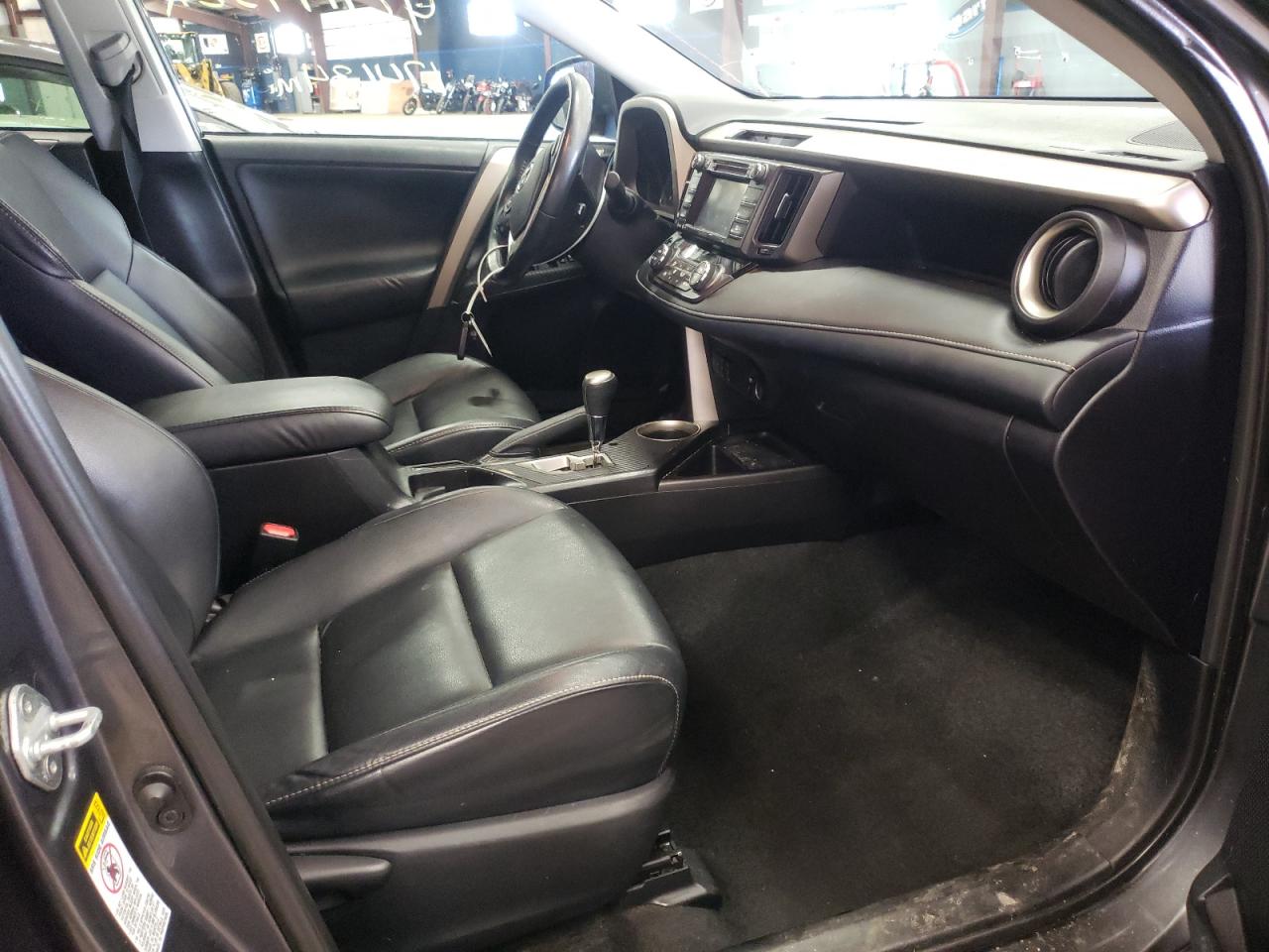Photo 5 from auction – 2014 TOYOTA RAV4 LIMIT with VIN 2T3DFREV7EW168939