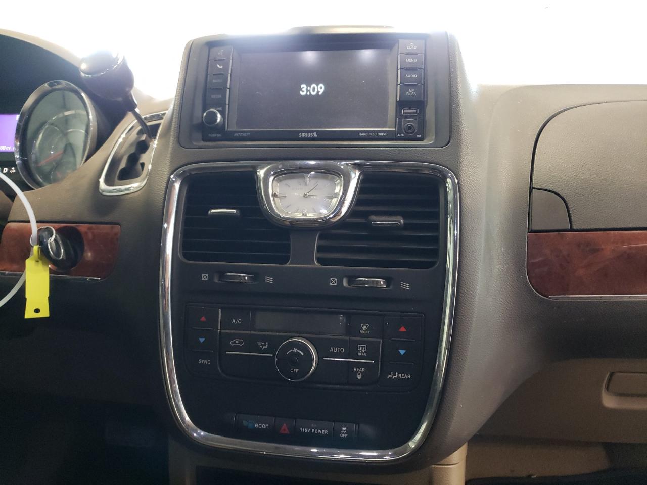 Photo 9 from auction – 2013 CHRYSLER TOWN & COU with VIN 2C4RC1BG1DR662258