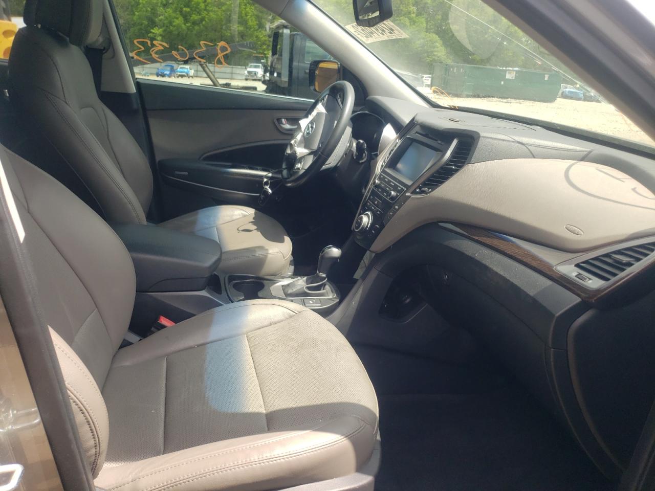 Photo 5 from auction – 2017 HYUNDAI SANTA FE S with VIN 5NMZU3LB9HH025498