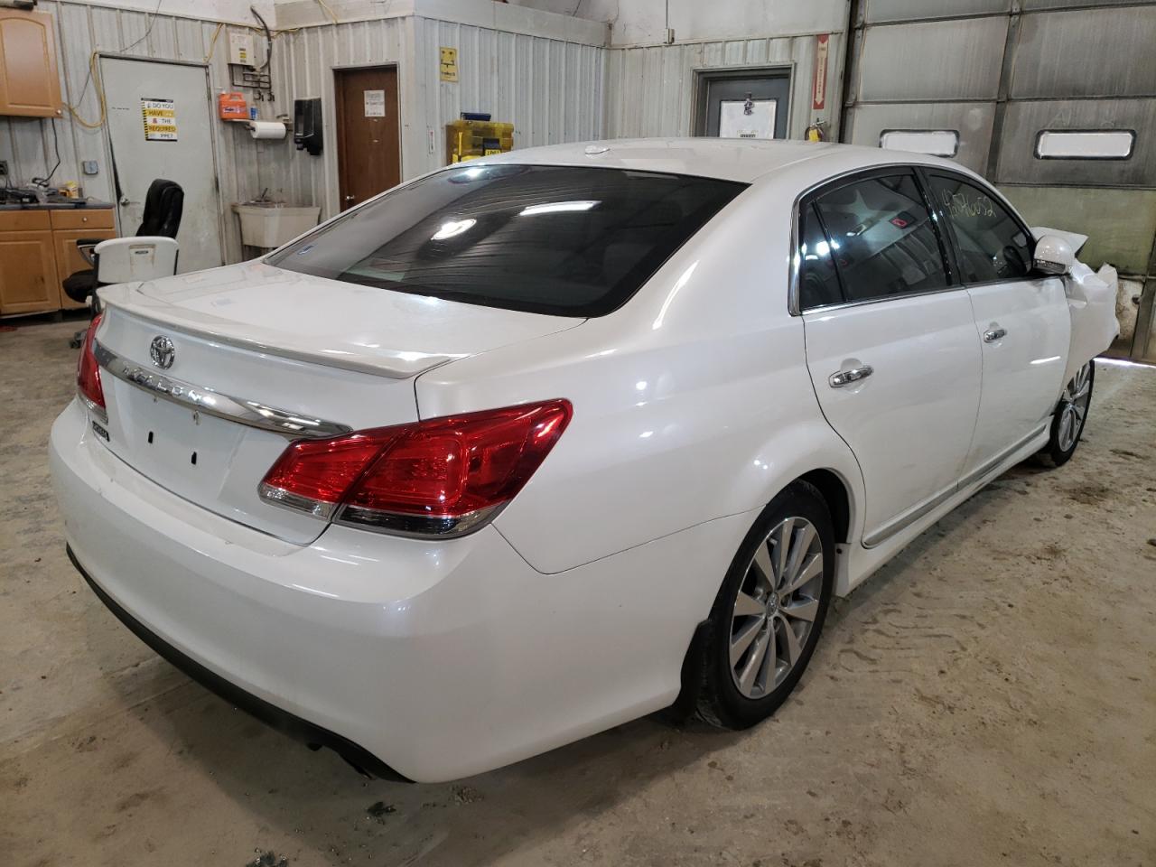 Photo 4 from auction – 2012 TOYOTA AVALON BAS with VIN 4T1BK3DB6CU472972