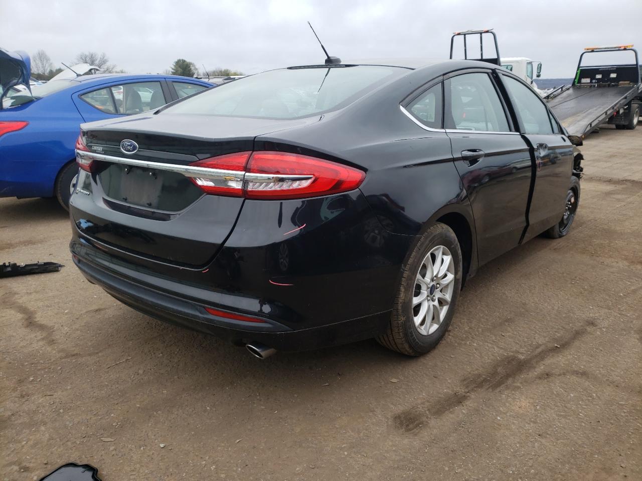 Photo 4 from auction – 2017 FORD FUSION S with VIN 3FA6P0G77HR161570