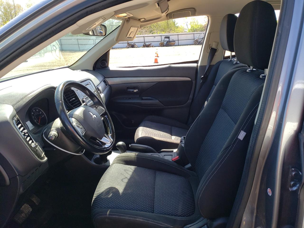 Photo 5 from auction – 2016 MITSUBISHI OUTLANDER with VIN JA4AD2A37GZ027855