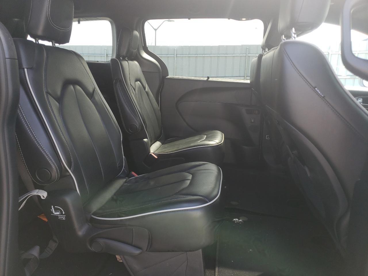 Photo 6 from auction – 2021 CHRYSLER PACIFICA L with VIN 2C4RC3GG3MR536827