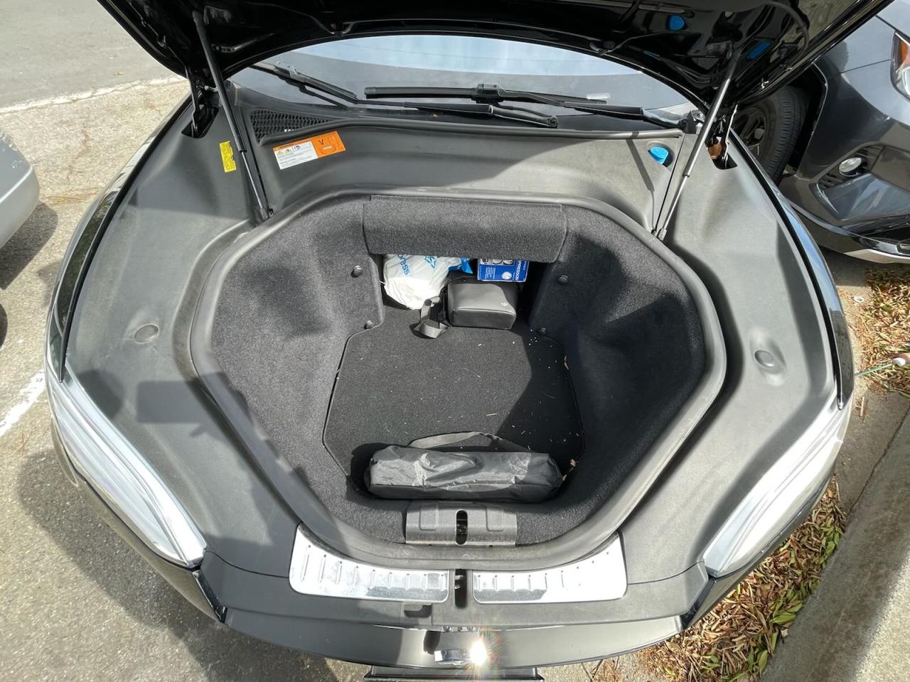 Photo 7 from auction – 2013 TESLA MODEL S with VIN 5YJSA1DP4DFP06057