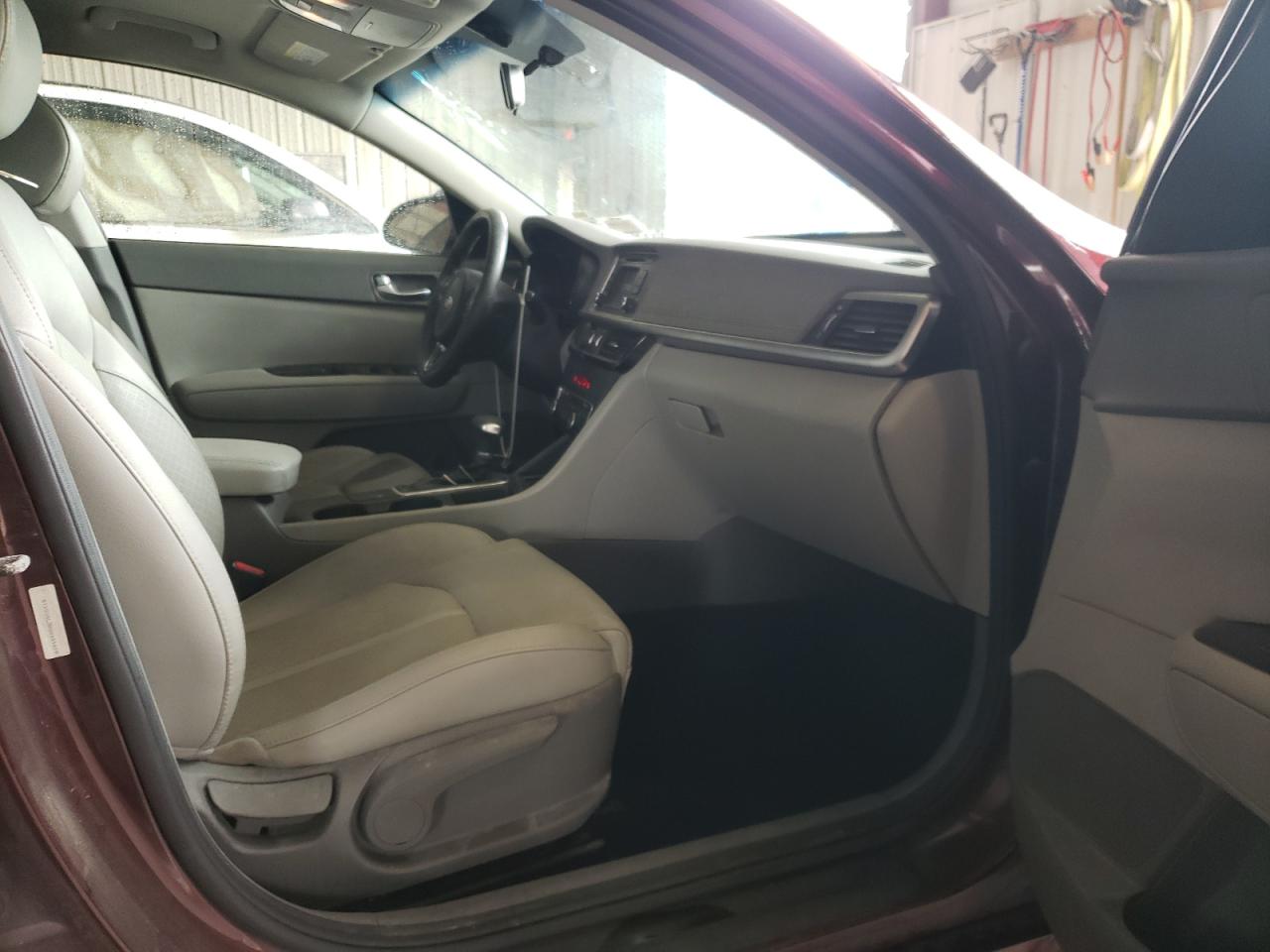 Photo 5 from auction – 2016 KIA OPTIMA EX with VIN 5XXGU4L38GG101618