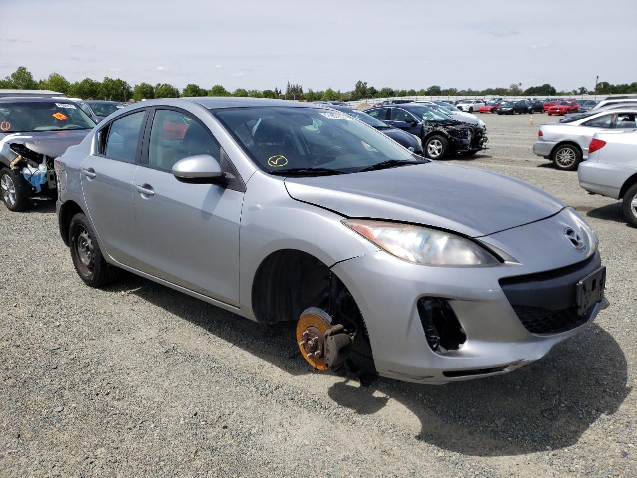 MAZDA 3 I 2013 with VIN JM1BL1UP6D1824033 - Photo from auction
