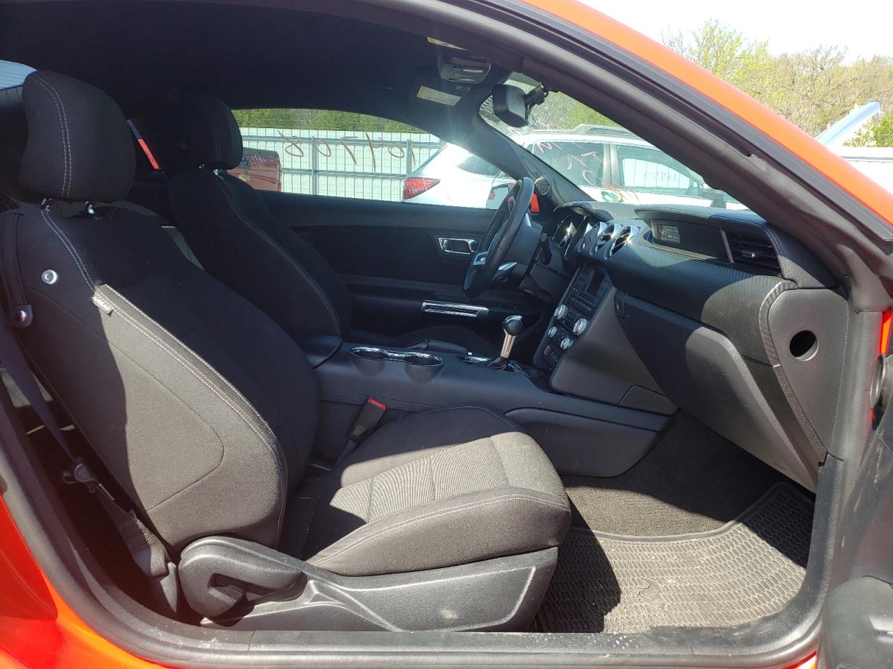 Photo 5 from auction – 2016 FORD MUSTANG with VIN 1FA6P8AM6G5220736