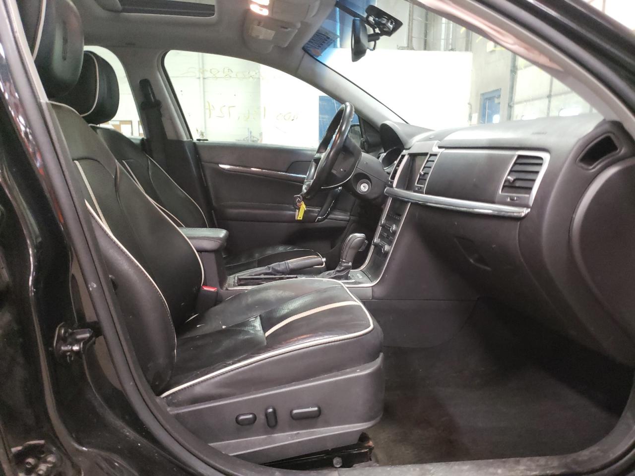 Zdjęcie 5 z aukcji – 2010 LINCOLN MKZ z VIN 3LNHL2GC7AR650253