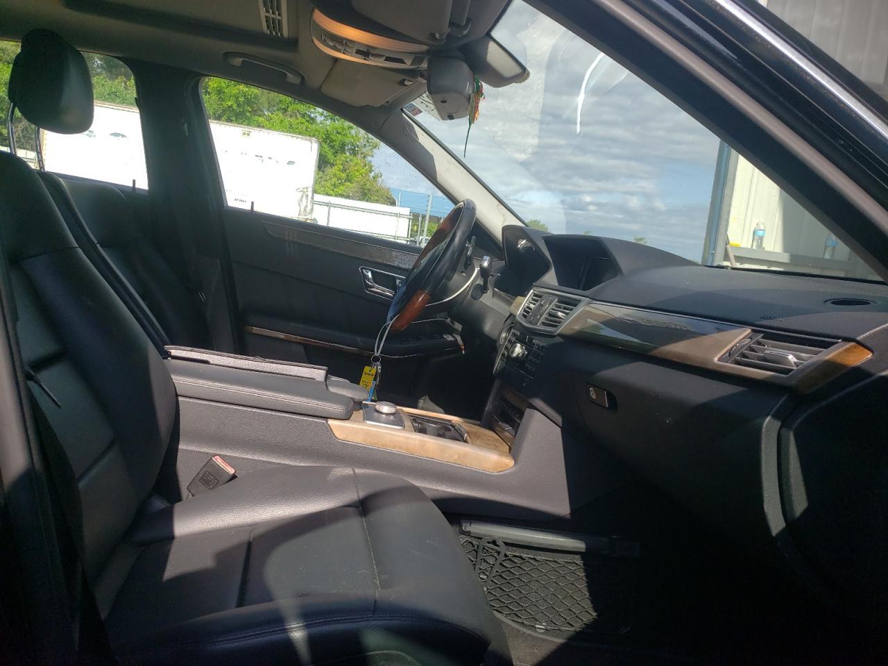 Photo 5 from auction – 2010 MERCEDES-BENZ E 350 with VIN WDDHF5GB2AA049529