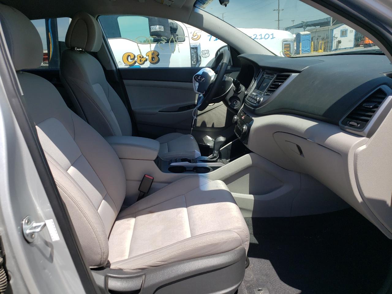 Photo 5 from auction – 2016 HYUNDAI TUCSON LIM with VIN KM8J33A42GU238770