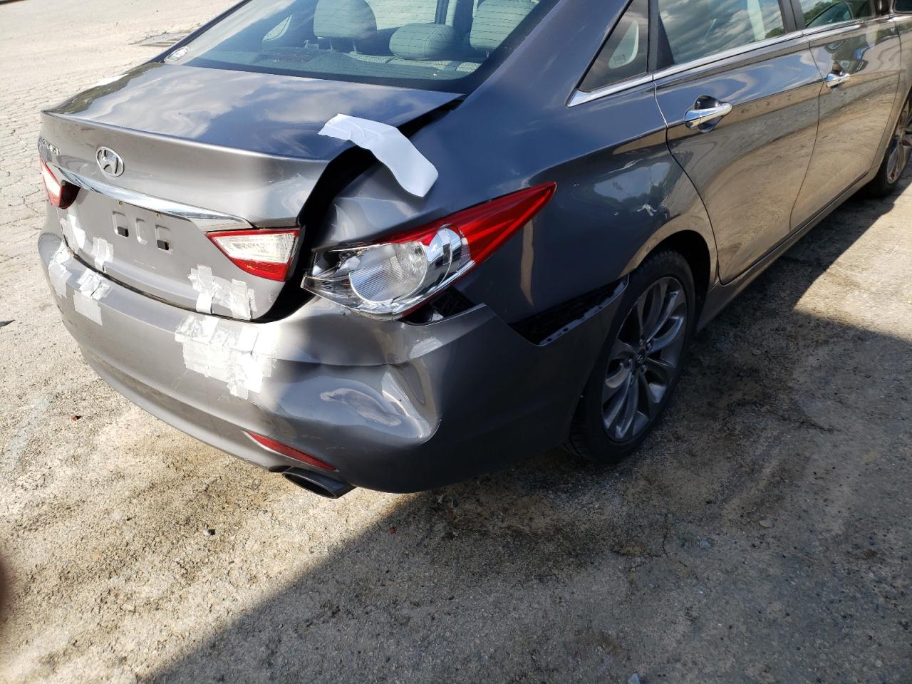 Photo 9 from auction – 2011 HYUNDAI SONATA SE with VIN 5NPEC4AC4BH175127