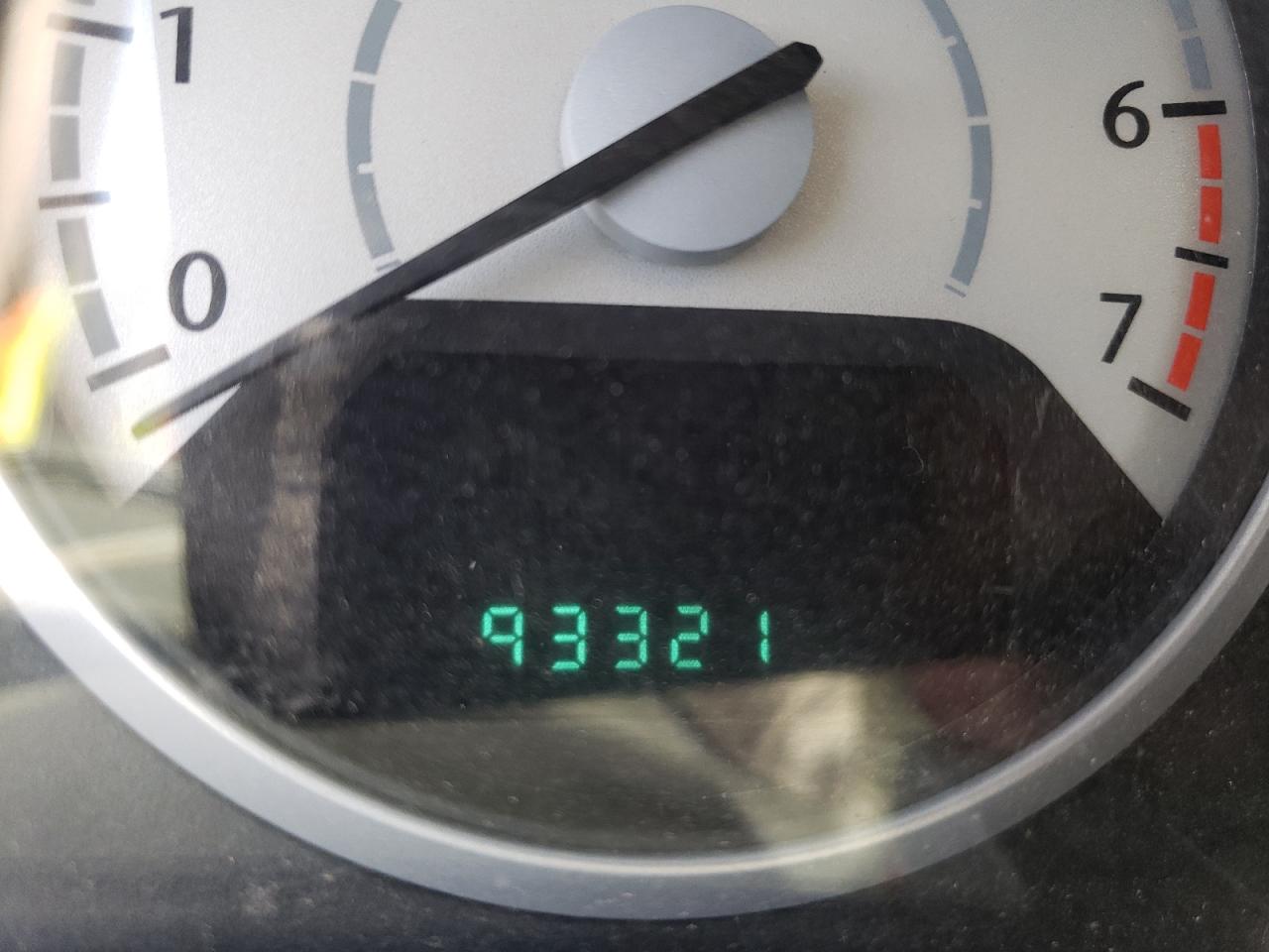 Photo 8 from auction – 2008 CHRYSLER TOWN & COU with VIN 2A8HR54P78R713727