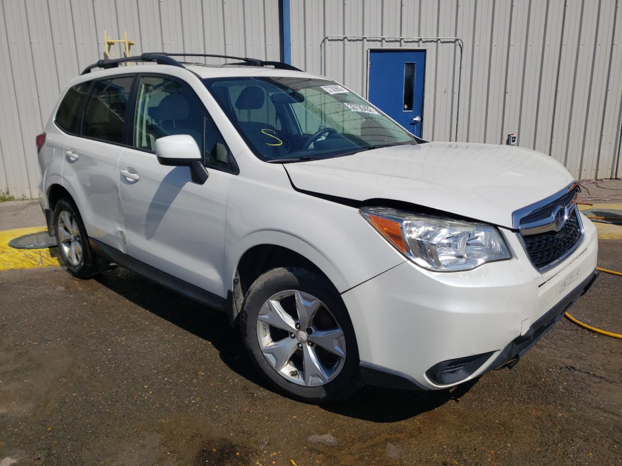 SUBARU FORESTER 2 2015 with VIN JF2SJADC0FH582774 - Photo from auction