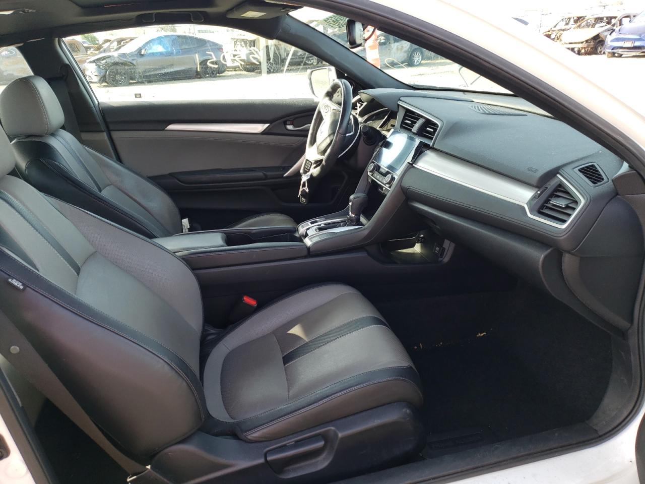 Photo 5 from auction – 2017 HONDA CIVIC TOUR with VIN 2HGFC3B92HH359017
