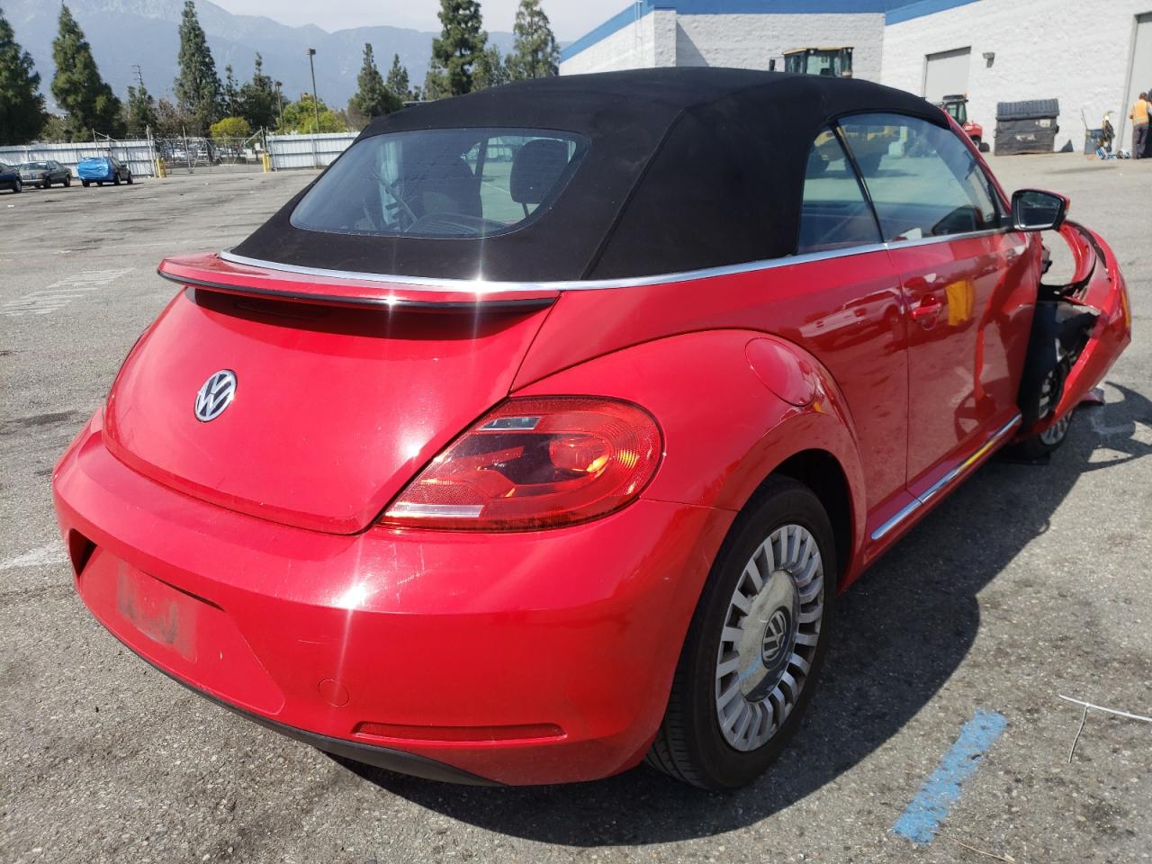 Photo 4 from auction – 2013 VOLKSWAGEN BEETLE with VIN 3VW5P7AT6DM820408