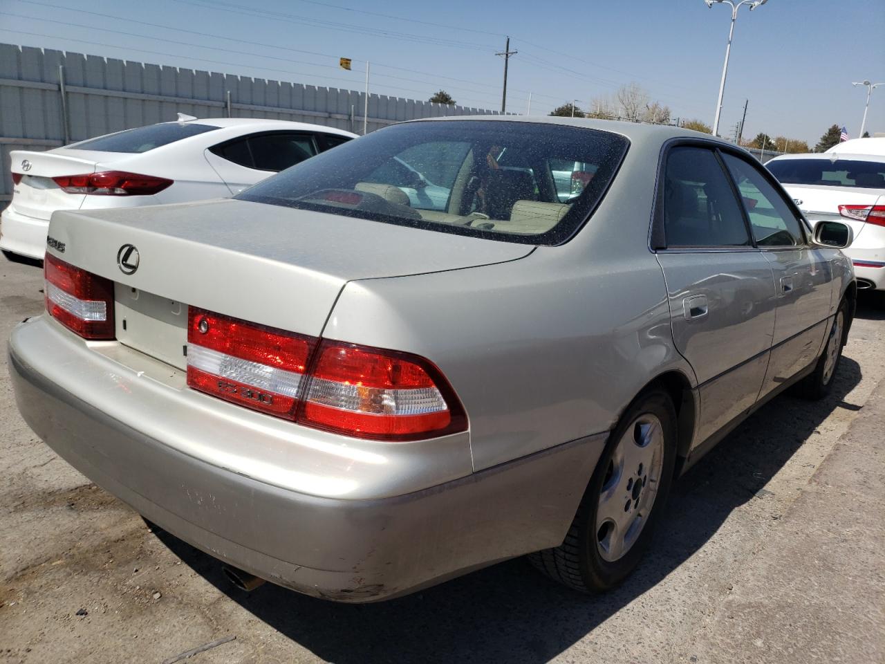 Photo 4 from auction – 2001 LEXUS ES 300 with VIN JT8BF28G910321765