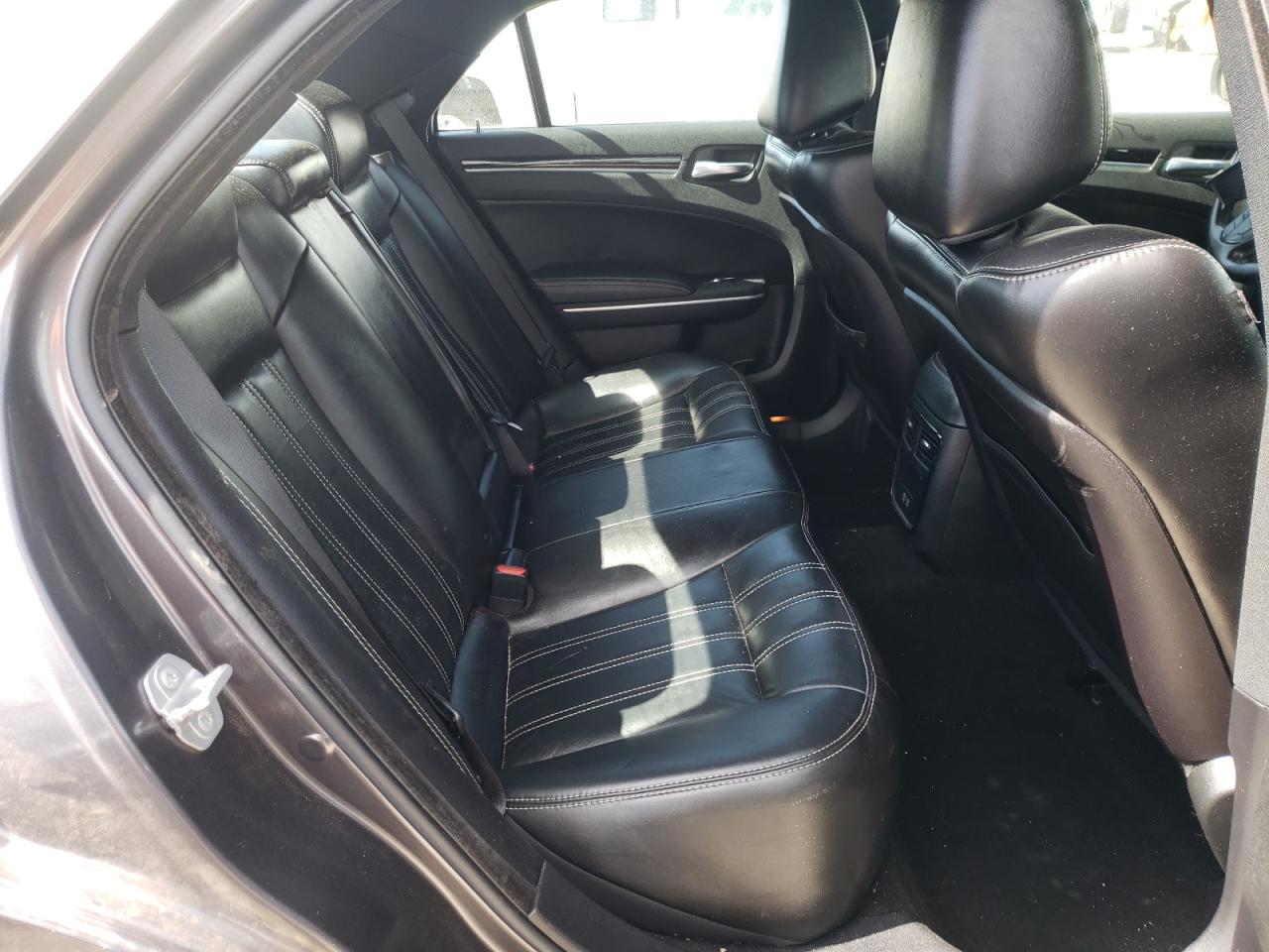 Photo 18 from auction – 2019 CHRYSLER 300 S with VIN 2C3CCAGG4KH651471
