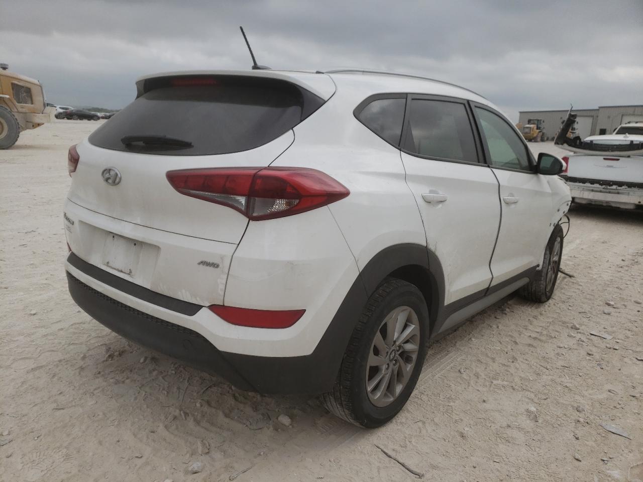 Photo 4 from auction – 2017 HYUNDAI TUCSON LIM with VIN KM8J3CA41HU566828
