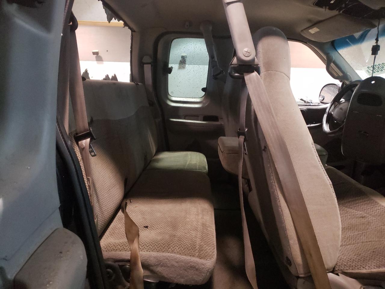 Photo 6 from auction – 2001 FORD F-150 with VIN 1FTRX17W01NA00362