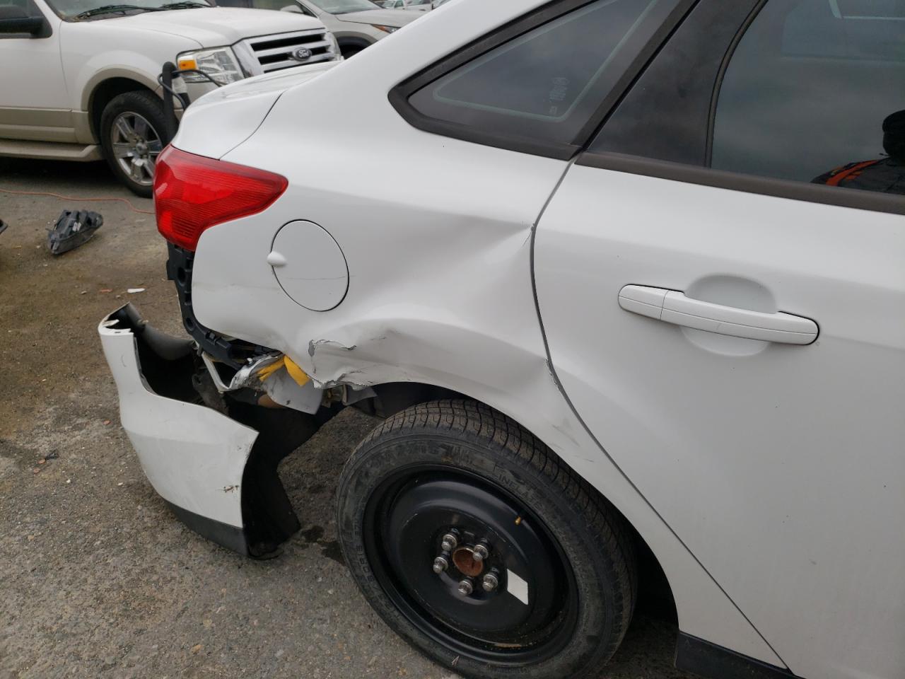Photo 9 from auction – 2015 FORD FOCUS SE with VIN 1FADP3F2XFL263939