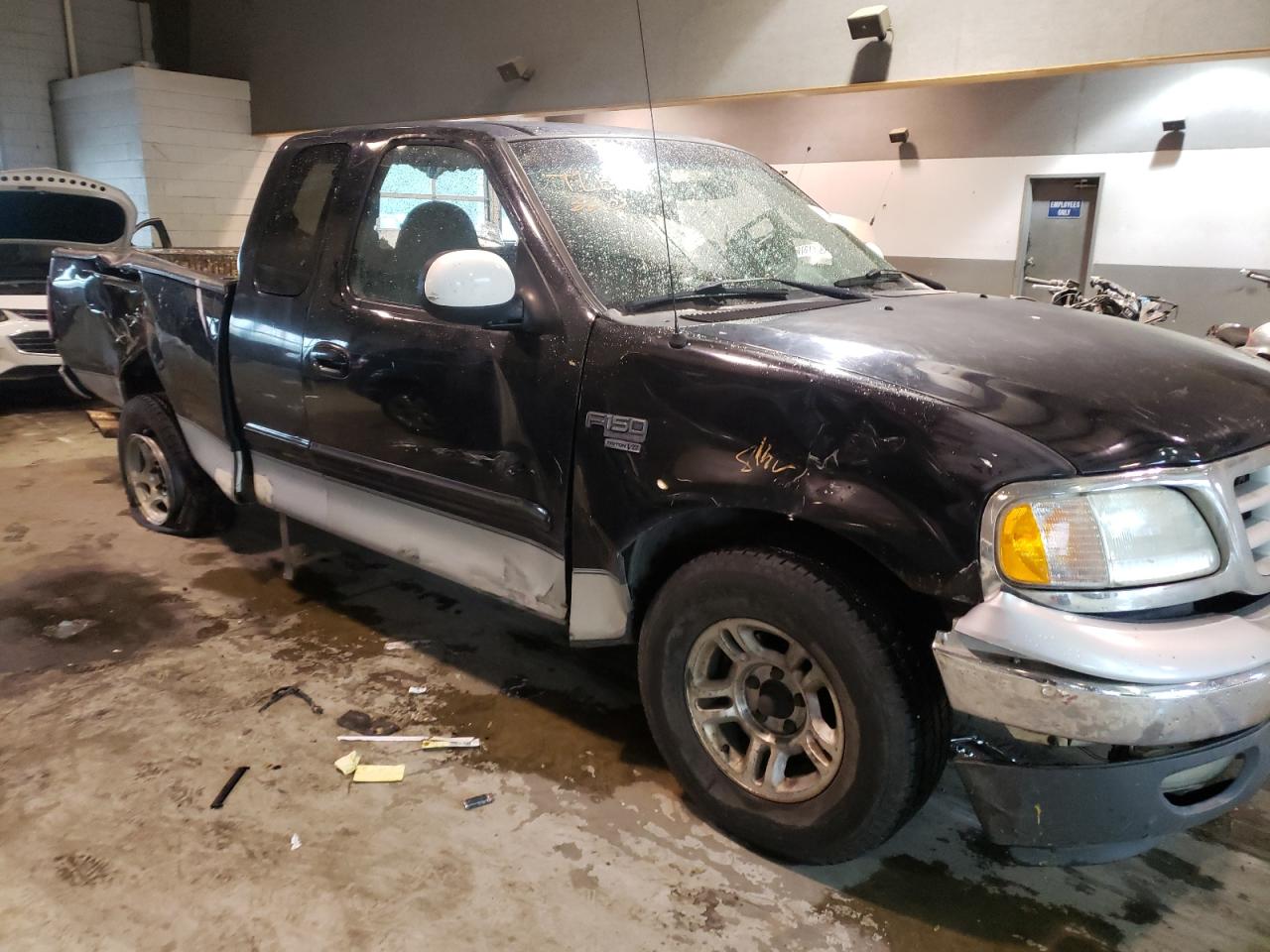 Photo 9 from auction – 2001 FORD F-150 with VIN 1FTRX17W01NA00362