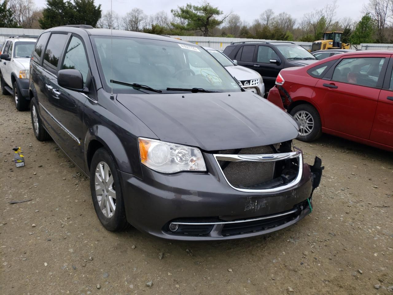 Photo 1 from auction – 2015 CHRYSLER TOWN & COU with VIN 2C4RC1BG8FR728842