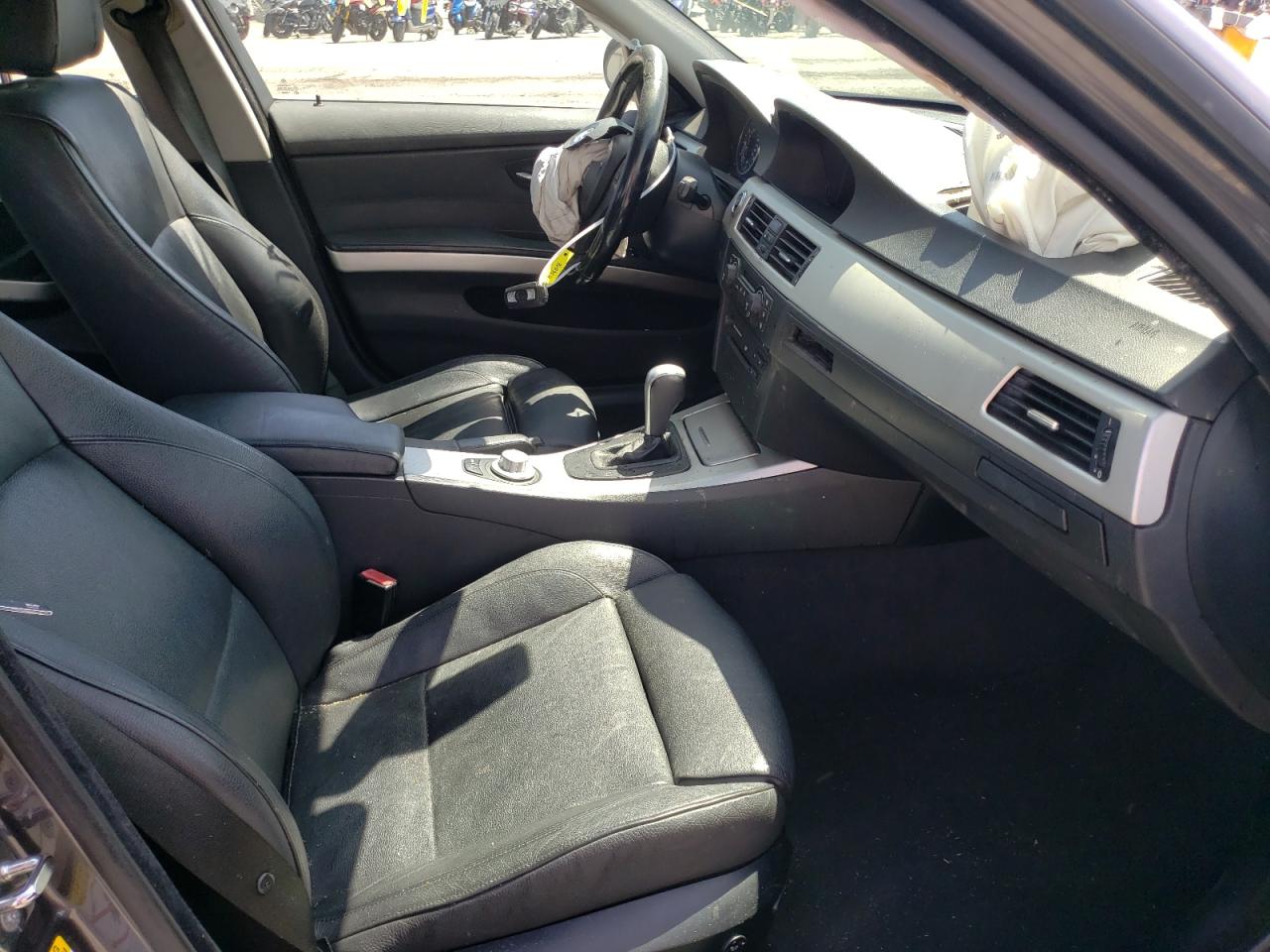 Photo 5 from auction – 2006 BMW 325 I AUTO with VIN WBAVB17526NK36018