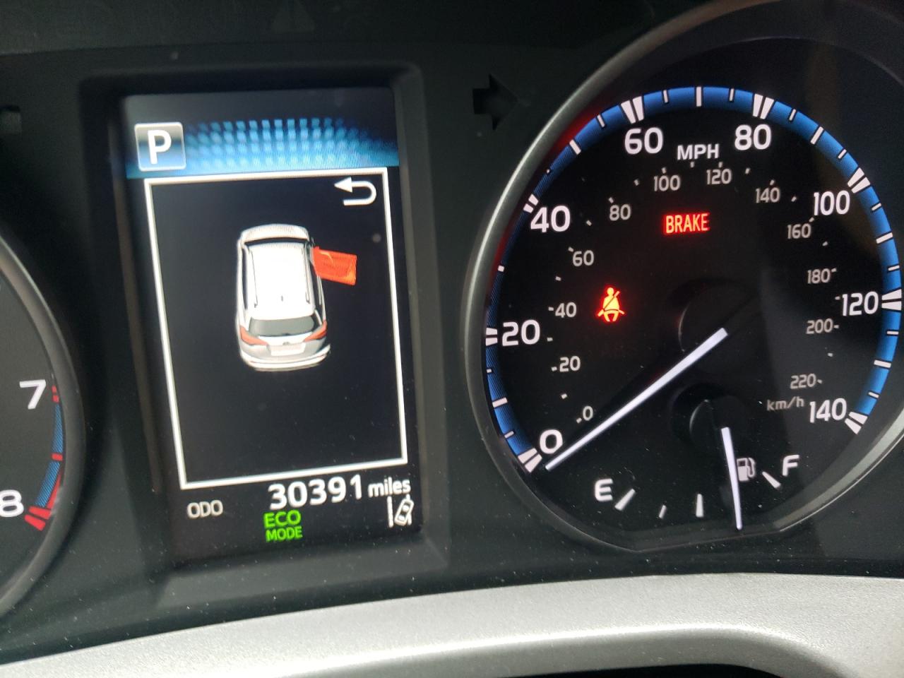 Photo 8 from auction – 2018 TOYOTA RAV4 LE with VIN 2T3BFREV8JW709773