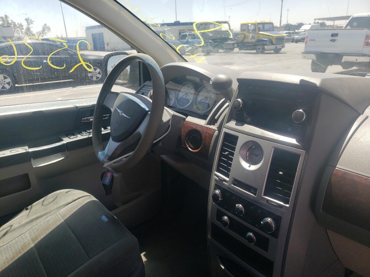 Photo 9 from auction – 2009 CHRYSLER TOWN & COU with VIN 2A8HR44E99R655971